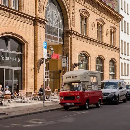 & 4* Berlín